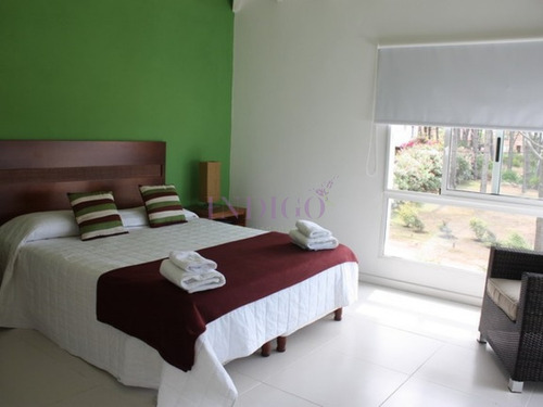 Imagen 6 de 12 de Casa En Venta Y Venta En Pleno Montoya, 6 Dormitorios Mas Dependencia De Servicio.