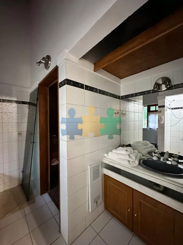 Vende Casa De 4 Dormitorios Con Piscina Y Gran Parque En Golf, Punta Del Este - Ref : Eqp6759