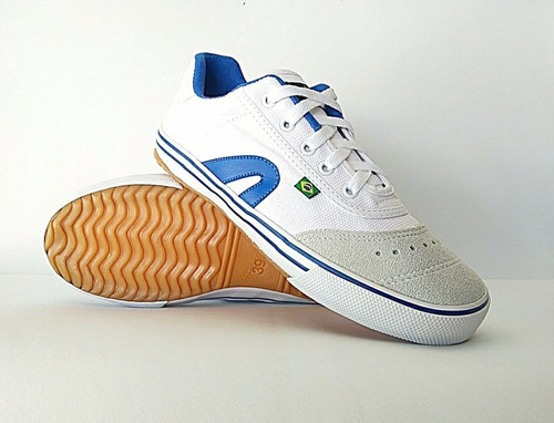 tenis de futsal com solado alto