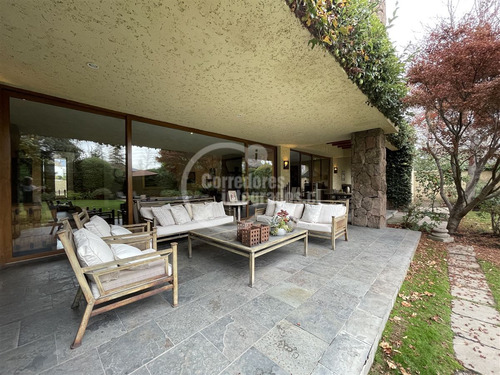 Casa En Venta De 6 Dorm. En Lo Barnechea
