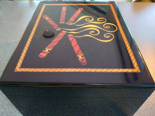 Imagen 2 de 10 de Humidor De Cedro Hecho A Mano Con Tapa Decorada 150 Habanos