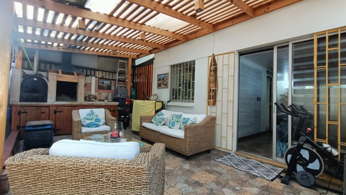 Pasaje Cerro Castillo, Villa Los Portones Ll, Quilicura.