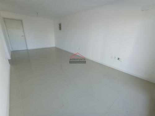 Apartamento En Zona Brava * 3 Dormitorios- Ref: 5358