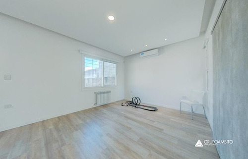 Venta Casa 3 Dormitorios Jardín Cochera. Calidad A Mts. De Centro Comercial San Martin 4300 Rosario