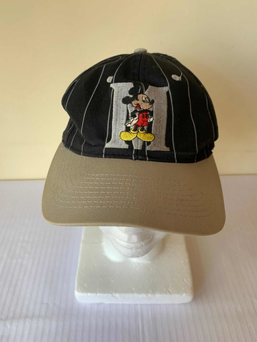 Gorra De Mickey Mouse Negra Con Visera Gris Cod. 226