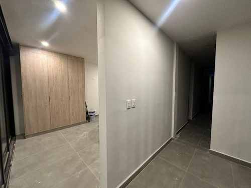 Townhouse En Venta De 2 Habitaciones Con Roof Top En Montebello