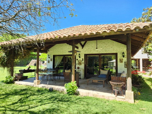 Calera De Tango | 4d 5b + Serv. | 5000m2 Terr. / 383m2 Const