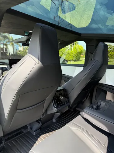Tesla Cybertruck Foundation Series 4x4