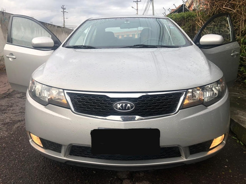 Kia Cerato Forte 2015, 80000km, Matriculado 2021, Negociable