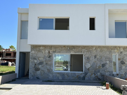 Se Vende - Duplex En Zona Sur - A Estrenar - 3 Dormitorios - Barrio Cerrado