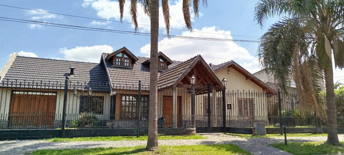 Venta Casa En Ciudad Evita, Gran Parque Y Comodidades