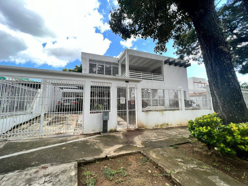 Tibisay Rojas Vende Casa En La  Urbanizacion Trigal Centro   Cod. 204000