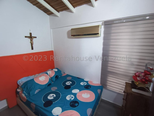 Imagen 17 de 30 de Hermoso Townhouse Ubicado En Conjunto Cerrado Con Pozo, Vigilancia Privada Y Doble Porton De Acceso, Es Moderno Y Tendencia Minimalista, Cuenta Con Su Cocina Empotrada Equipada, Pisos Laminados