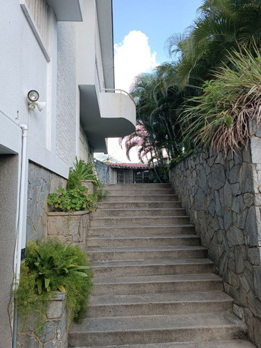 Casa Chapellin Con Excelente Ubicación A Una Cuadra Y Media Del Country Club. Jl