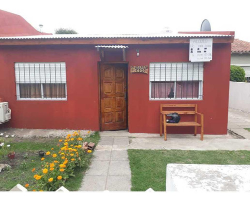 Casa En Venta - 2 Dormitorios 2 Baños 1 Cochera - 450mts2 - Miramar