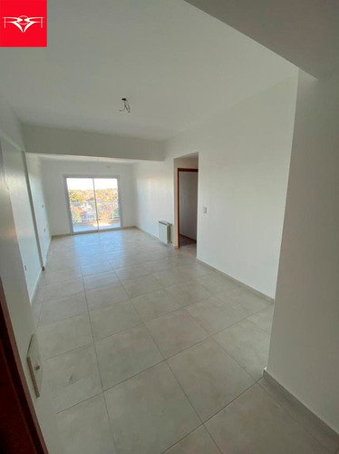 Venta De Departamento 2 Dormitorios En La Plata (32 Y 5)