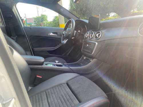 Mercedes-Benz Classe GLA 2.0 Sport Turbo 5p