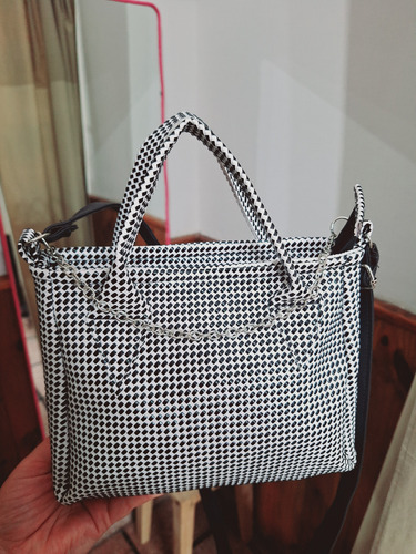 Cartera Mini Bag Var. Colores C/ Correa Colganteajustables Blanco Y Negro Lisa Acero Negra