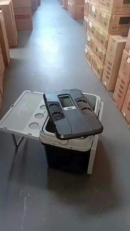 Caixa Termica Cooler Unitermi Jurere 36l Mesa Porta Copo