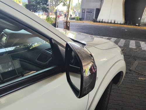 Mitsubishi L200 2.4 Cabina Doble 4x2 Mt