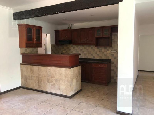 Imagen 5 de 23 de - Echeverria Del Lago- 4 Dormitorios- 2 En Suite-