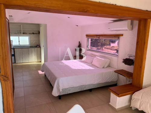 Hermoso Complejo De 4 Apartamentos Con Piscina En Punta Del Diablo