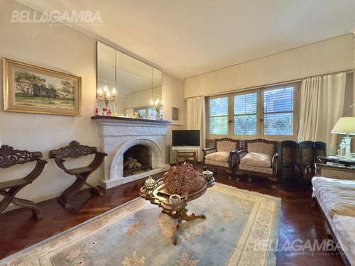 Casa Venta En Vicente López 7 Ambientes Jardín