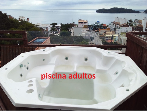 Imagen 14 de 15 de Bombinhas Centro 8 A 20 Personas Vista Piscina