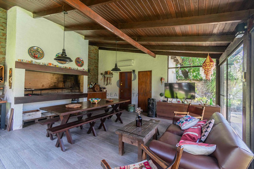 Casa De 4 Dormitorios En Alquiler En Carrasco Norte