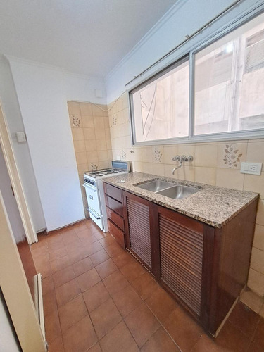 Departamento En Venta 2 Dormitorios Con Balcón. Centro. Sobre Vélez Sarfield