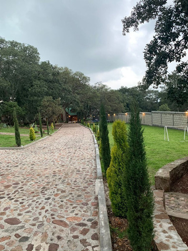 Se Vende Cabaña Estilo Californiana En Amealco, Terreno 4,400 M2, Super Lujo !