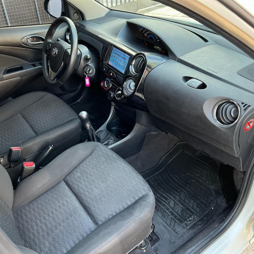 Imagen 12 de 25 de Toyota Etios 1.5 Xls