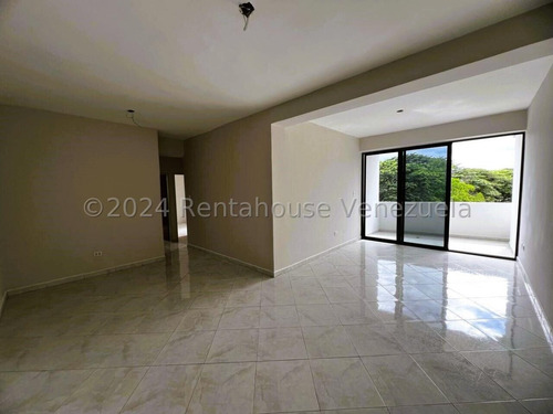 Apartamento En Venta Zona Centro Maracay 25-705 Yb