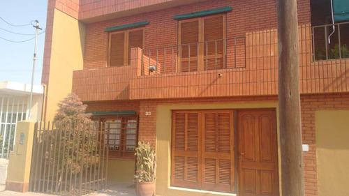 Casa En Venta Pilar - 4 Dorm. Exc. Ubicación - 300m2 - Cochabamba Esq Juan Bautista Alberdi