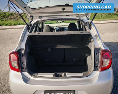 Nissan March -