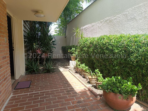 Casa En Venta En Lomas De Chuao Caracas Calle Cerrada