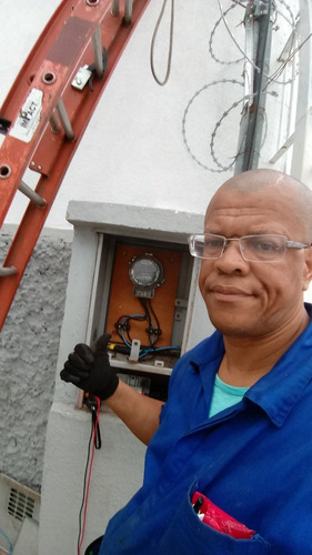 Imagem 2 de 5 de Eletricista Eletrotécnico.