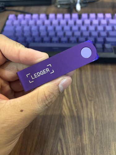 Ledger Nano S Plus - Monedero Físico Para Bitcoin Y Ethereum