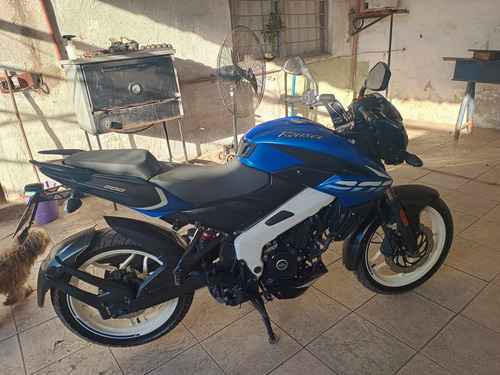 Rouser Ns 200