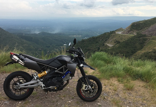 Imagen 14 de 16 de Aprilia Dorsoduro 750 Supermotard