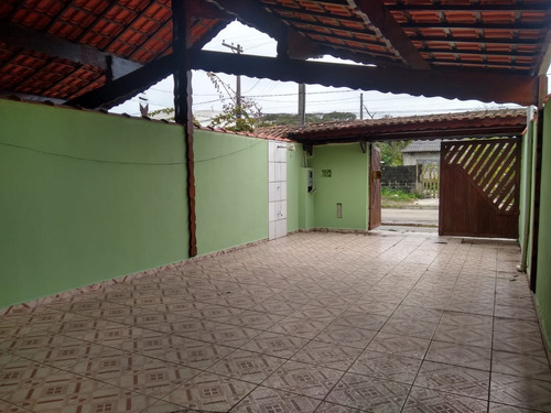 Imagem 2 de 13 de Casa Em Mongaguá Com Amplo Quintal Nos Fundos! Ref.: 8717 E