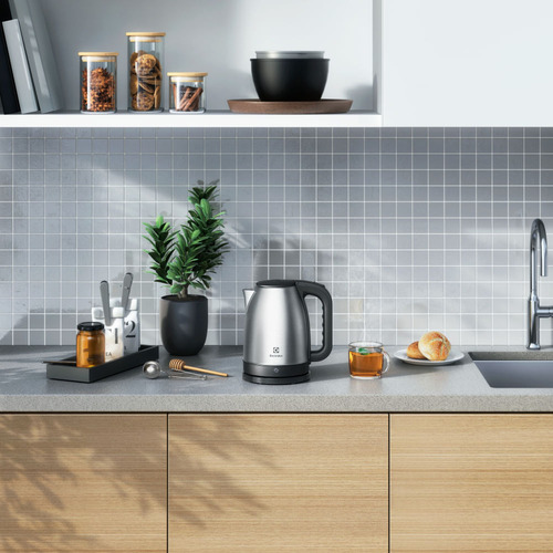 Pava Eléctrica Electrolux Efficient 1,8l Eek11 Inoxidable