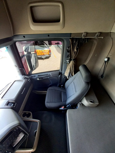 Imagem 10 de 15 de Scania Highline R440 6x2 2018 - Selectrucks -