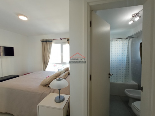 Apartamento En Oportunidad Península, 2 Dormitorios *- Ref: 2941