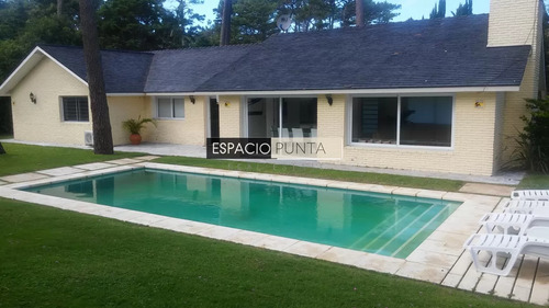 Casa En Venta A  Pasos Del Mar Punta Del Este