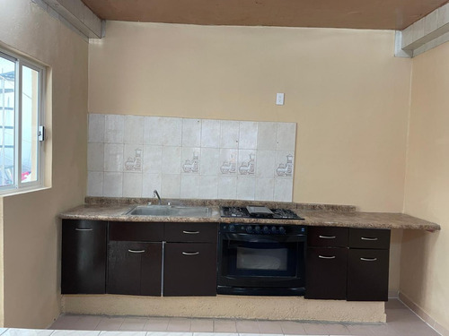 Azcapotzalco, Trabajadores De Hierro, Departamento Con Una Recamara Y Un Baño. Sin Estacionamiento En Renta.