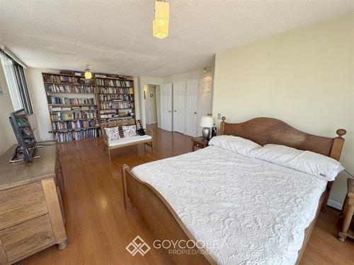 Departamento En Venta De 2 Dorm. En Las Condes