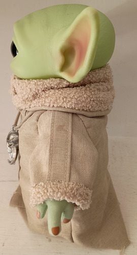 Muñeco Baby Yoda Star Wars Con Accesorio Mattel 28cm (Usado)