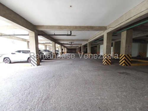 Maria E. Rentahouse Vende Lujoso Y Confortable Apartamento De 195m2 Con Bellas Areas Comunes Bien Reservadas Con Piscina, Caney Y Cancha Deportiva, En Colinas Del Turbio, Lara#25-23505*