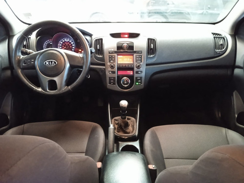 Imagem 7 de 11 de Kia Cerato 1.6 2011 Completo